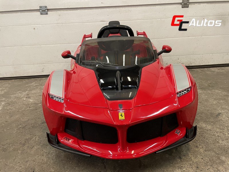 Voiture électrique Ferrari FXX  - rouge