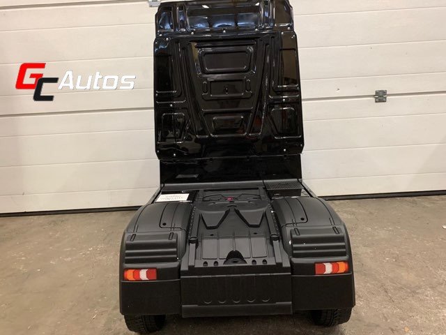 Camion électrique Mercedes Actros (10 mois/5 ans) - noir